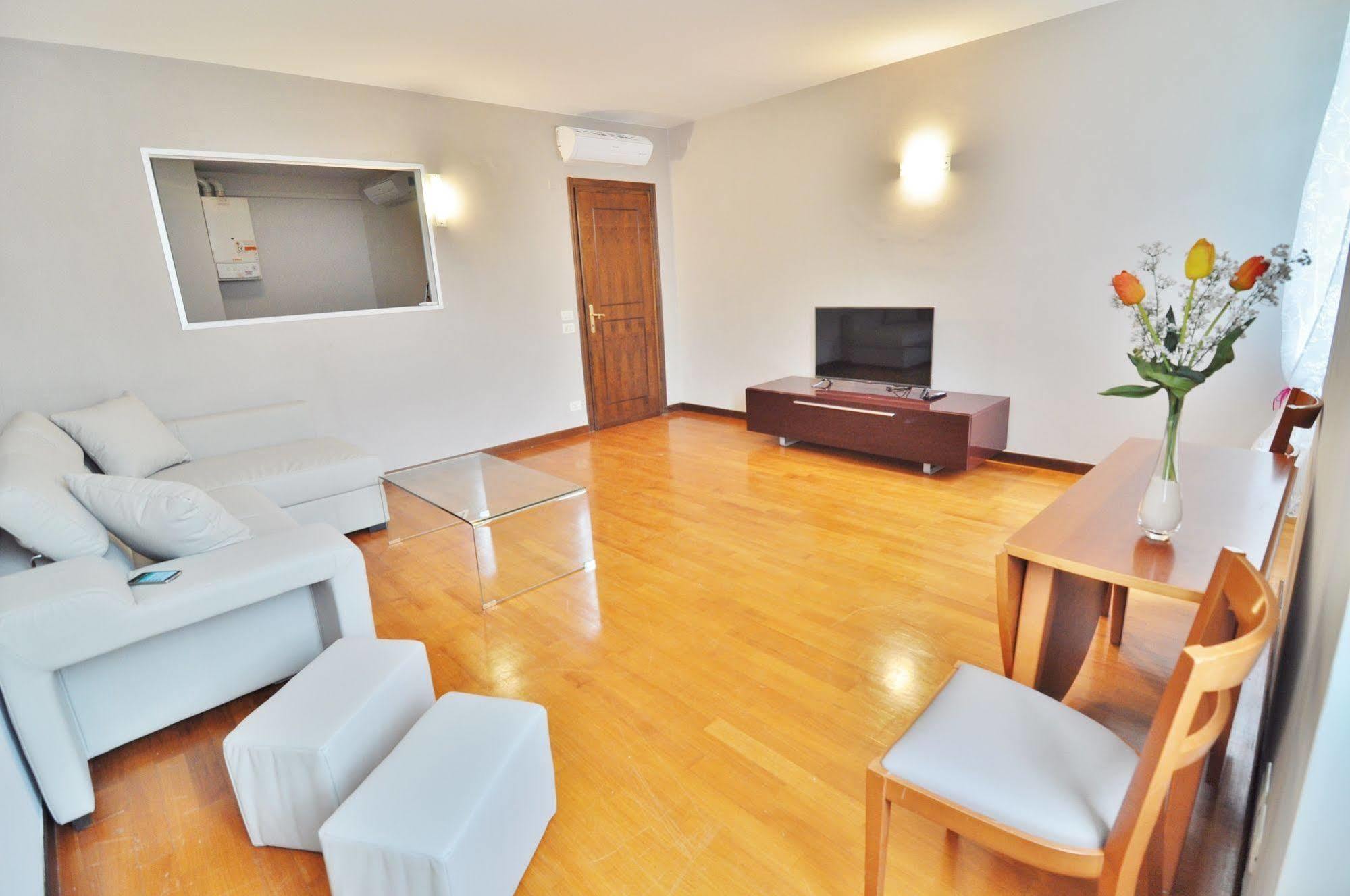 Aromi Piccolo Hotel